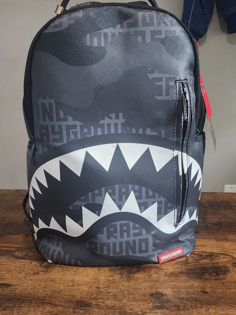 🔥Sprayground Limited Edition Shark Backpack 🦈
Hard-to-find black/gray